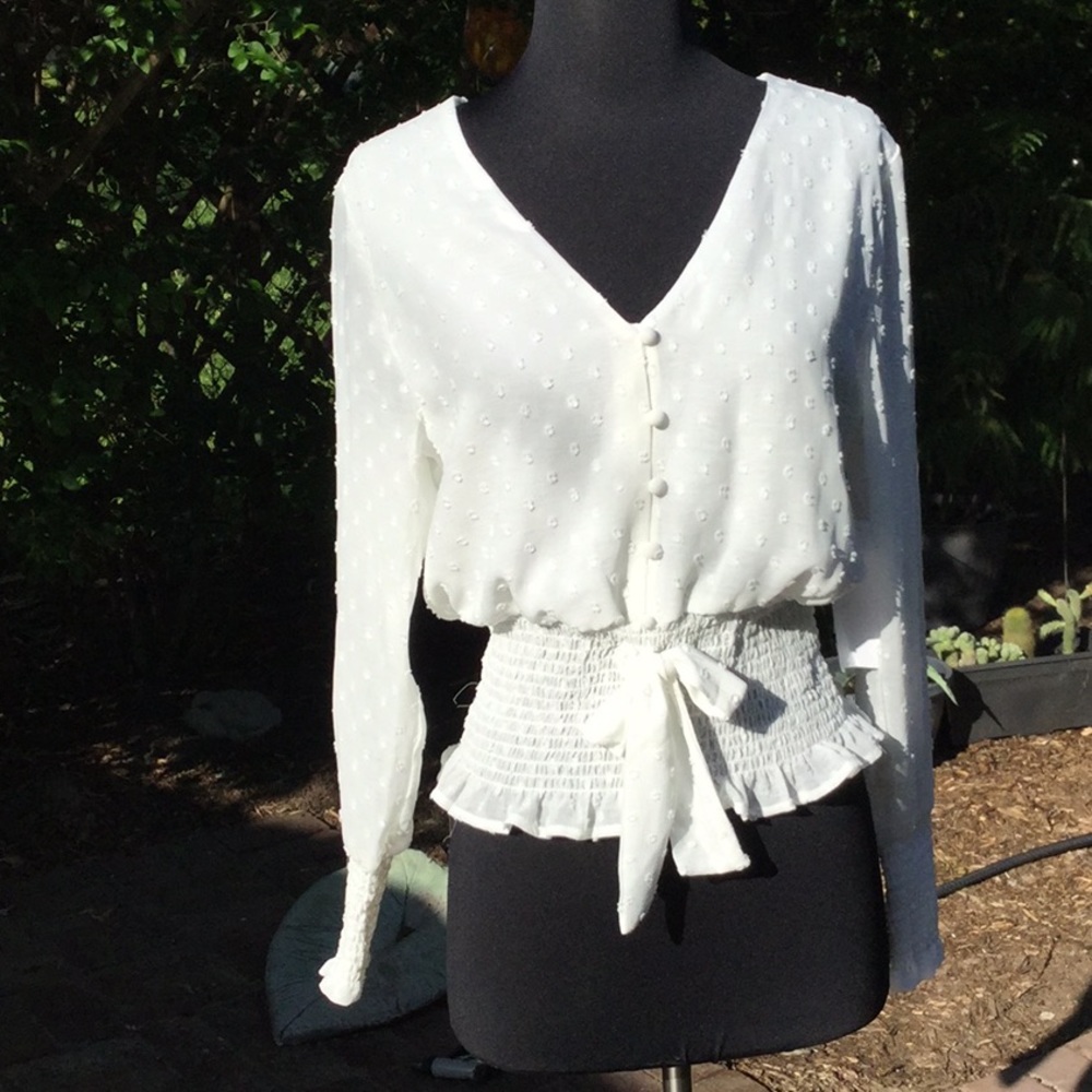 NWT Q&A white patterned blouse size S.